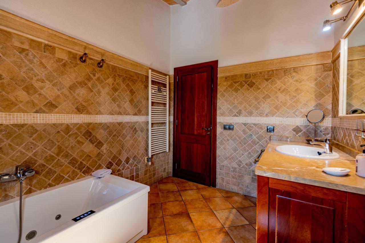 Villa In Center Of Pollensa With Pool And Jacuzzi Eksteriør billede